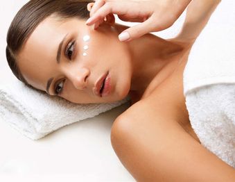 Amazonia Belleza persona en tratamiento facial