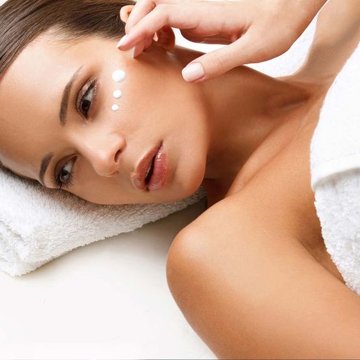 Amazonia Belleza persona en tratamiento facial