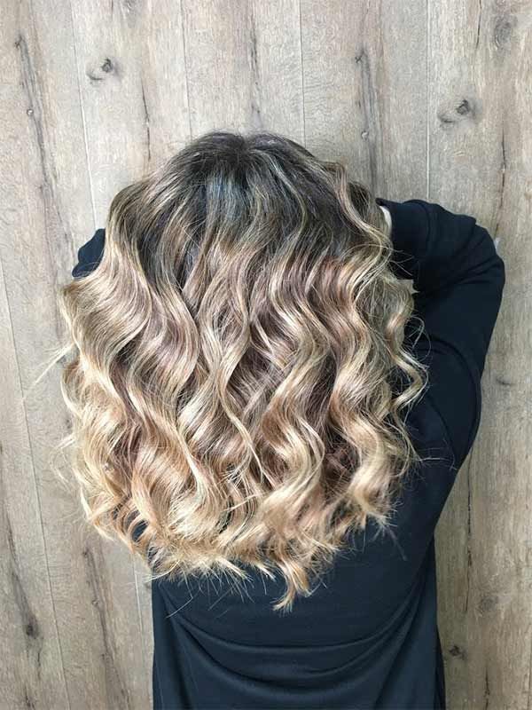 Amazonia Belleza dama con Balayage